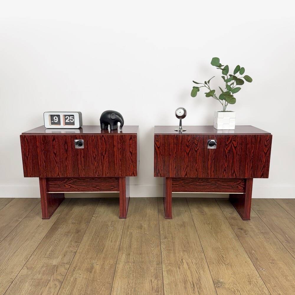 Paire de chevets modernistes placage palissandre années 70
