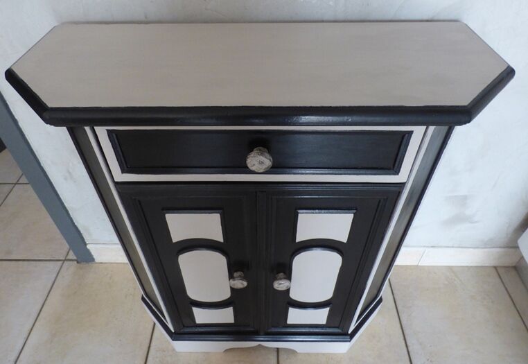 Small sideboard opening by two leaves and a quality wooden drawer