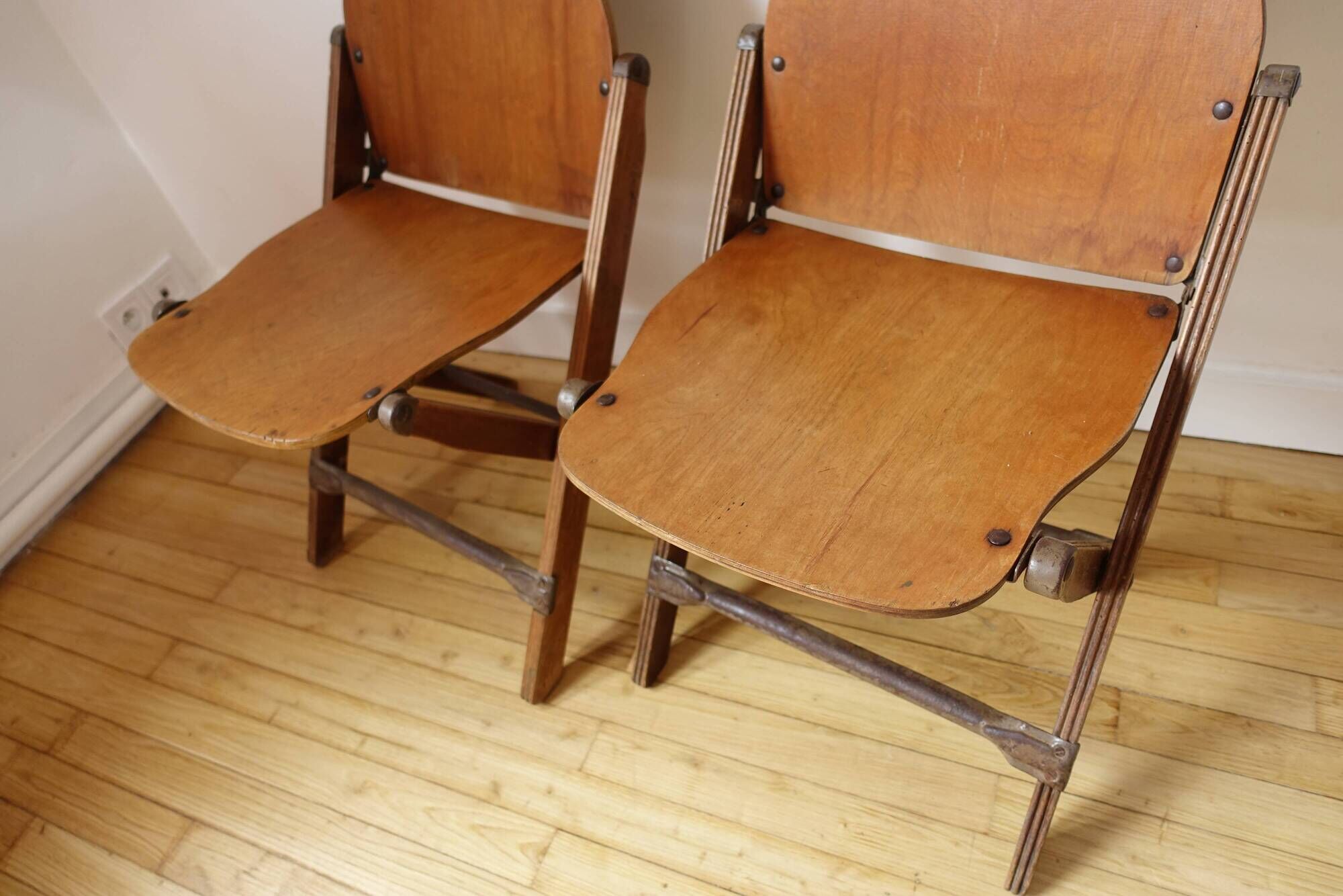 Paire de chaises pliantes en bois pliantes US ARMY seconde guerre mondiale
