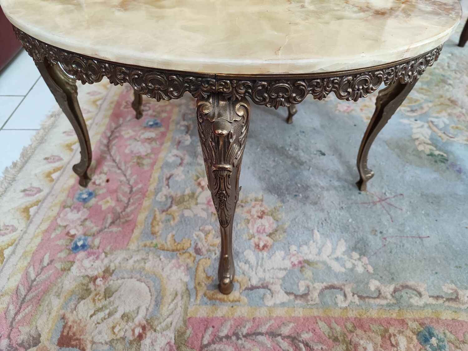 Kidney bean nesting tables