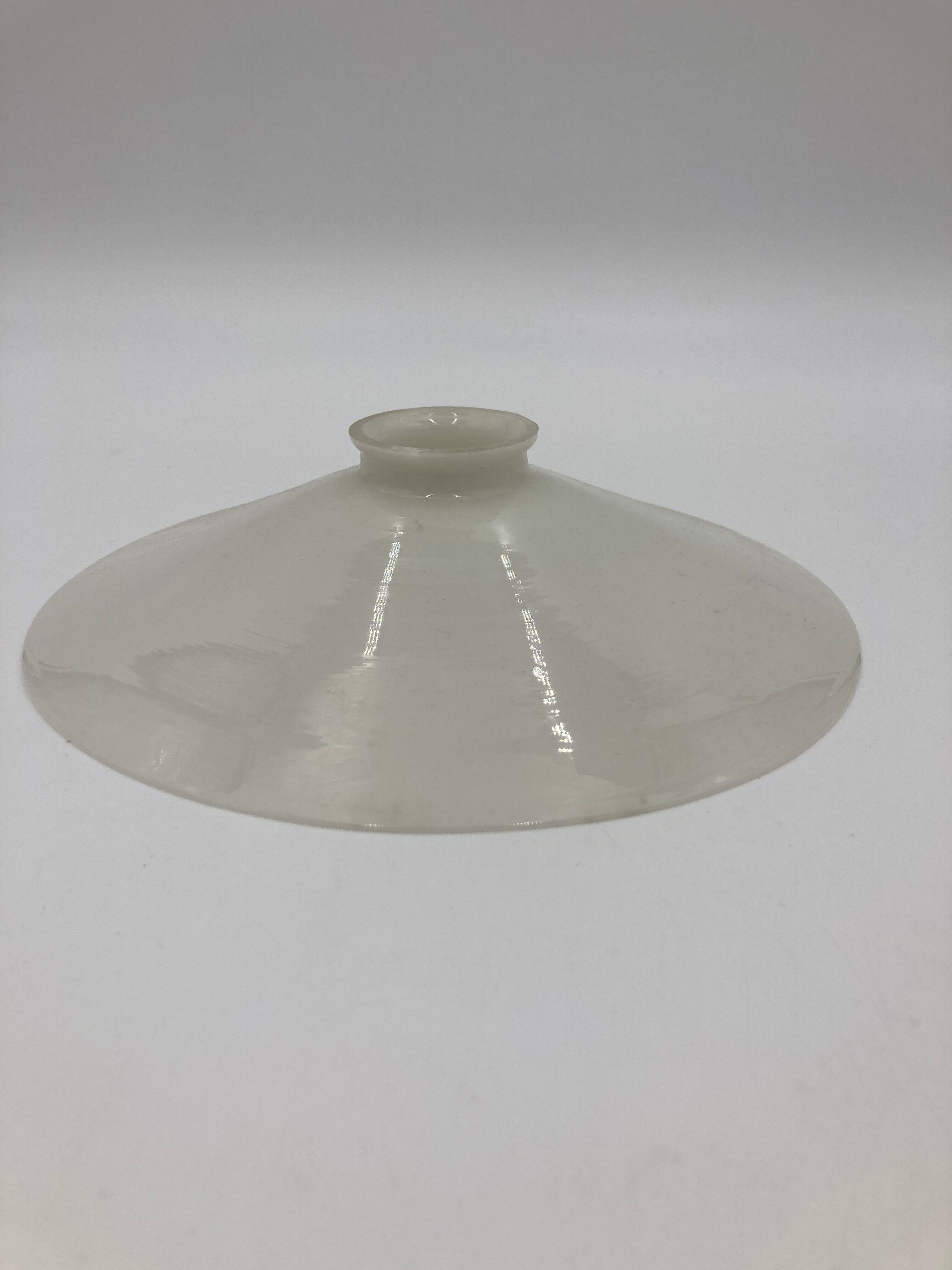 Suspension in opaline glass