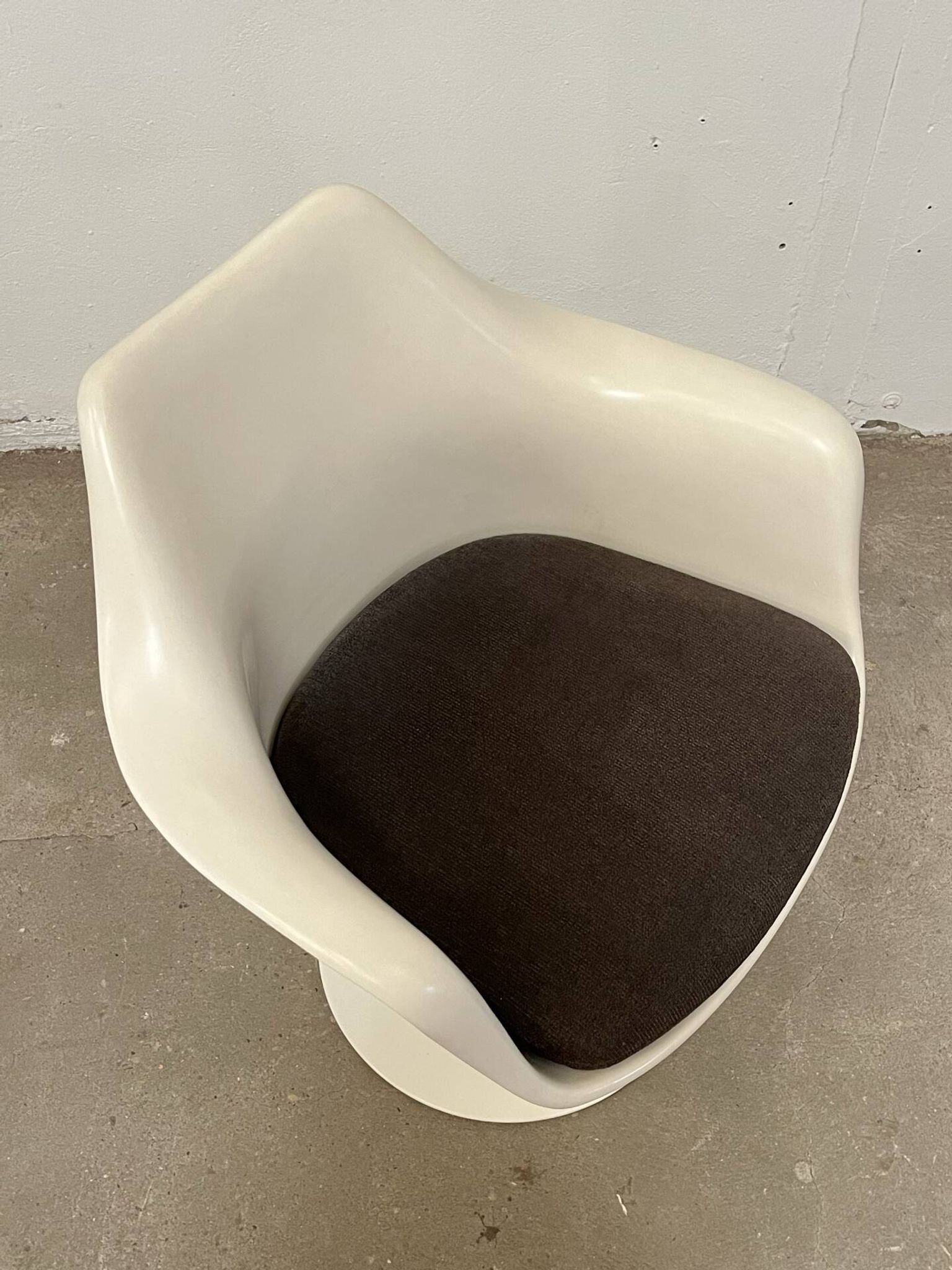 4 Tulip chairs by Eero Saarinen for Knoll