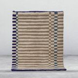 Handmade pure wool rug, size 200 x 300 cm.