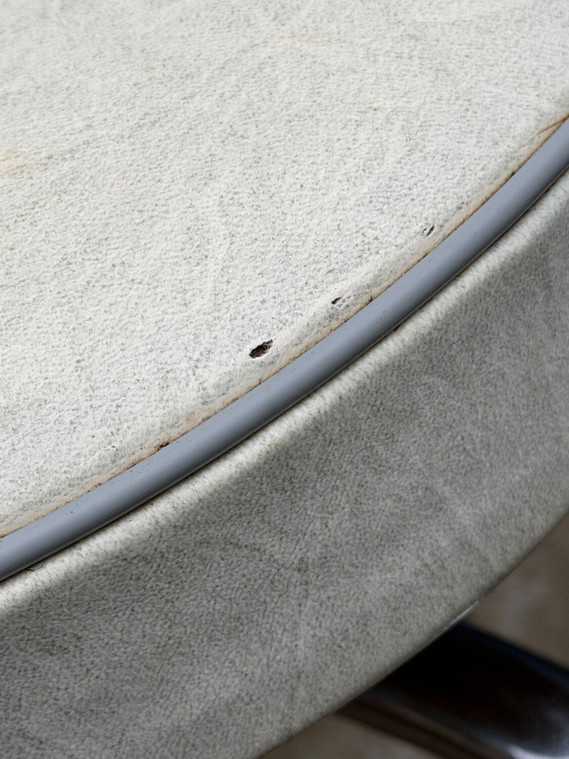 Pair of tripod workshop stools with screws from 1970.