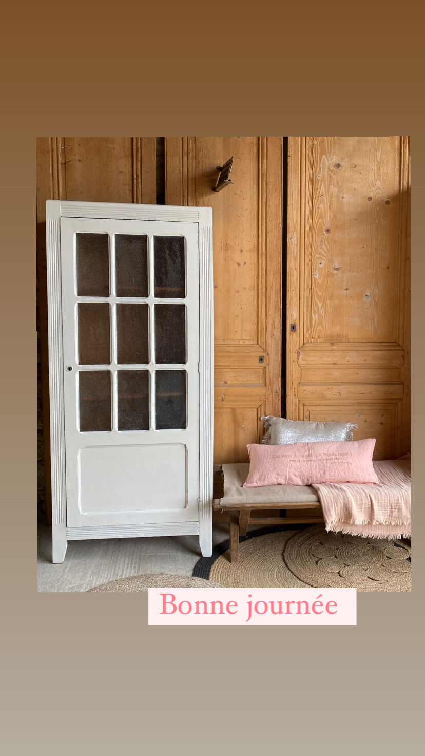 Parisian showcase cabinet