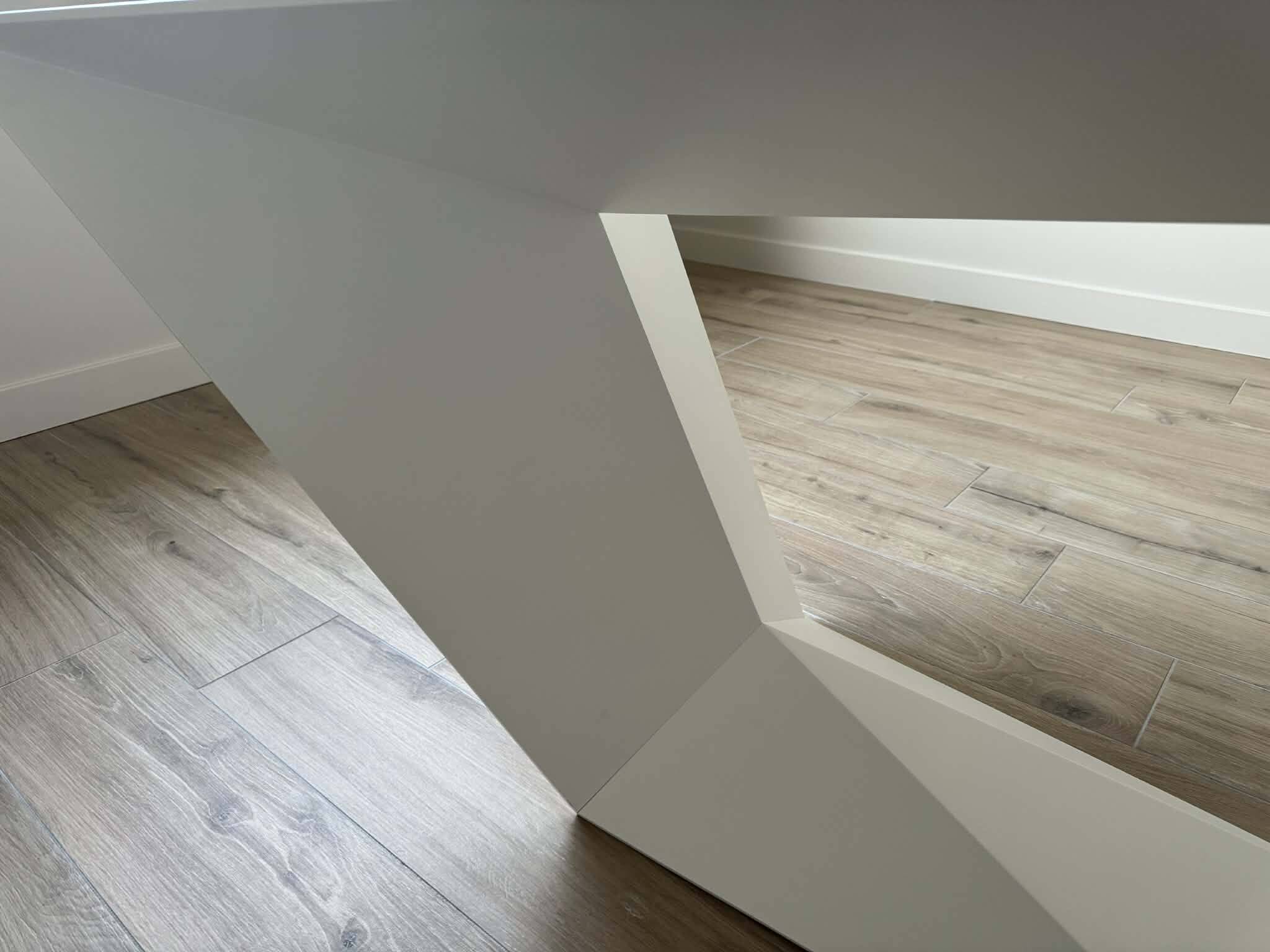 White lacquered desk model Furtif by Daniel Rode for Roche Bobois