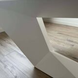 White lacquered desk model Furtif by Daniel Rode for Roche Bobois