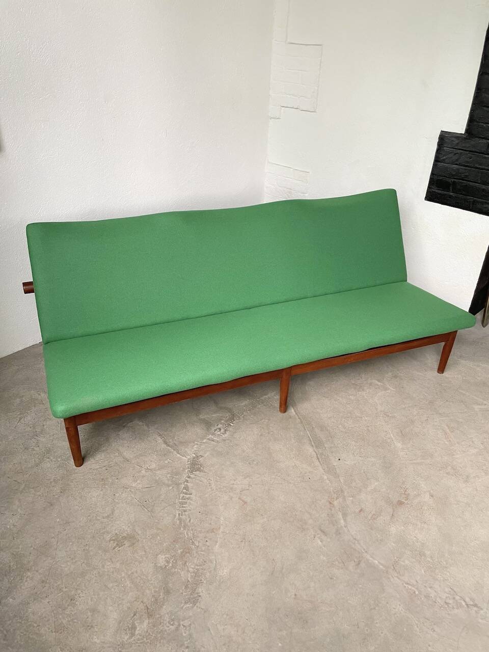 Finn Juhl three-seater bench “Japan” model France & Son