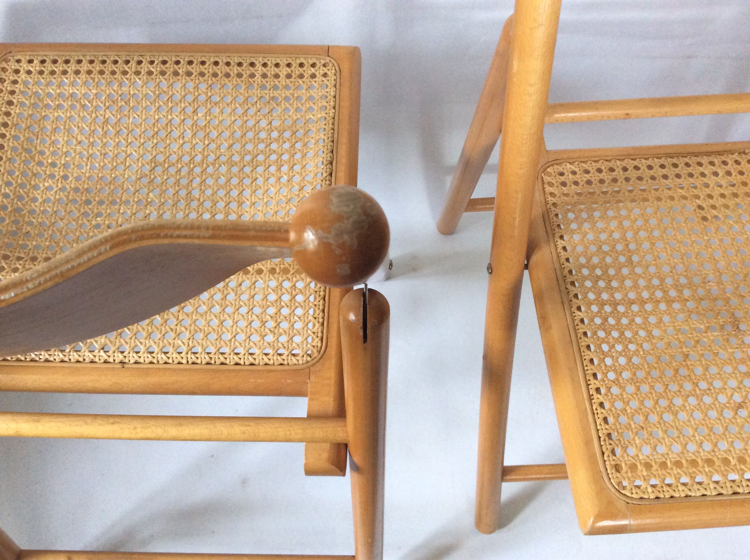 Trio de chaises pliantes cannées vintage