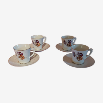 Tasses à café série de quatre en porcelaine décor aux pensées début XXème