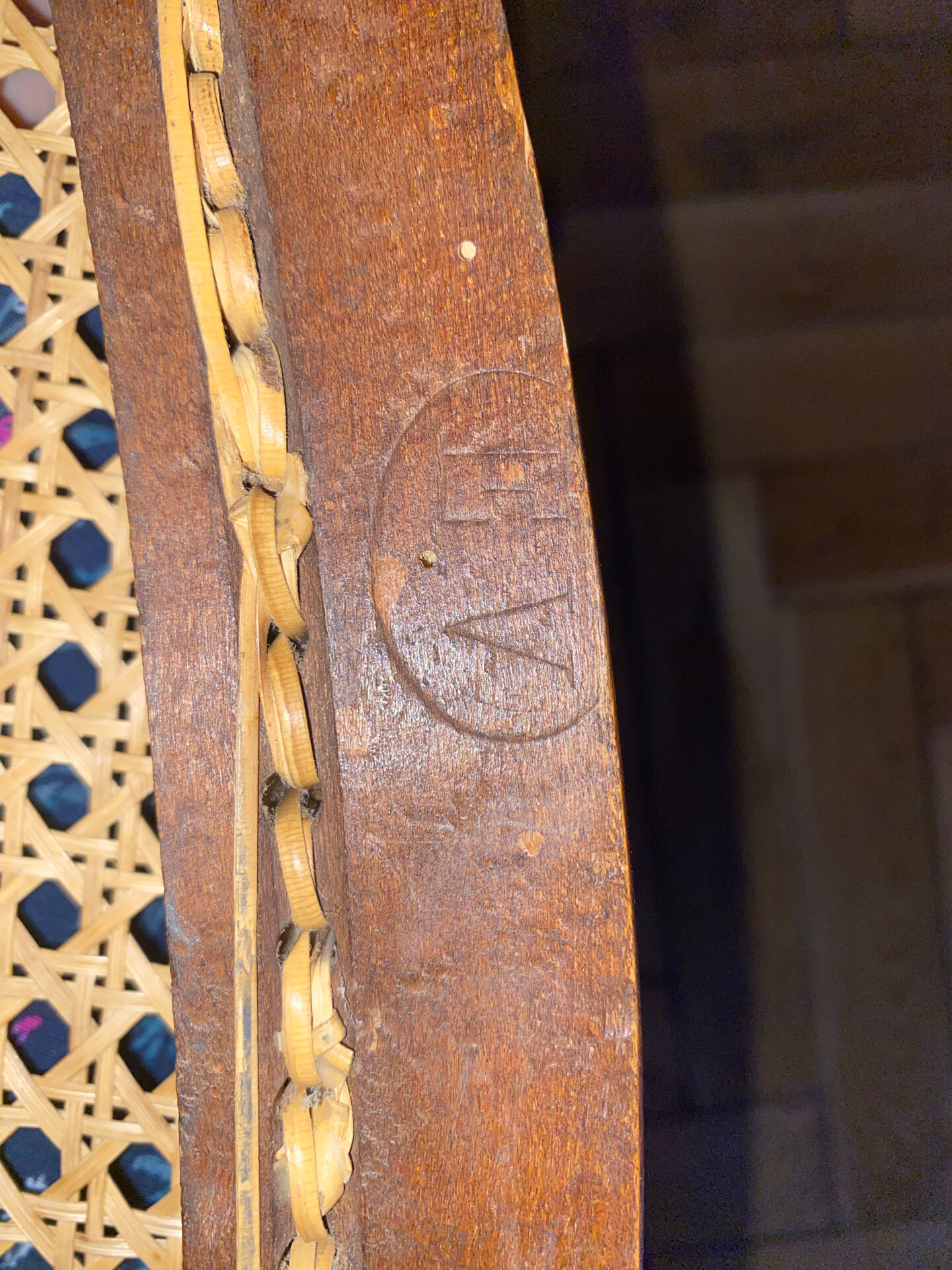 2 chaises d'appoint Napoléon III en noyer et cannage parfait –