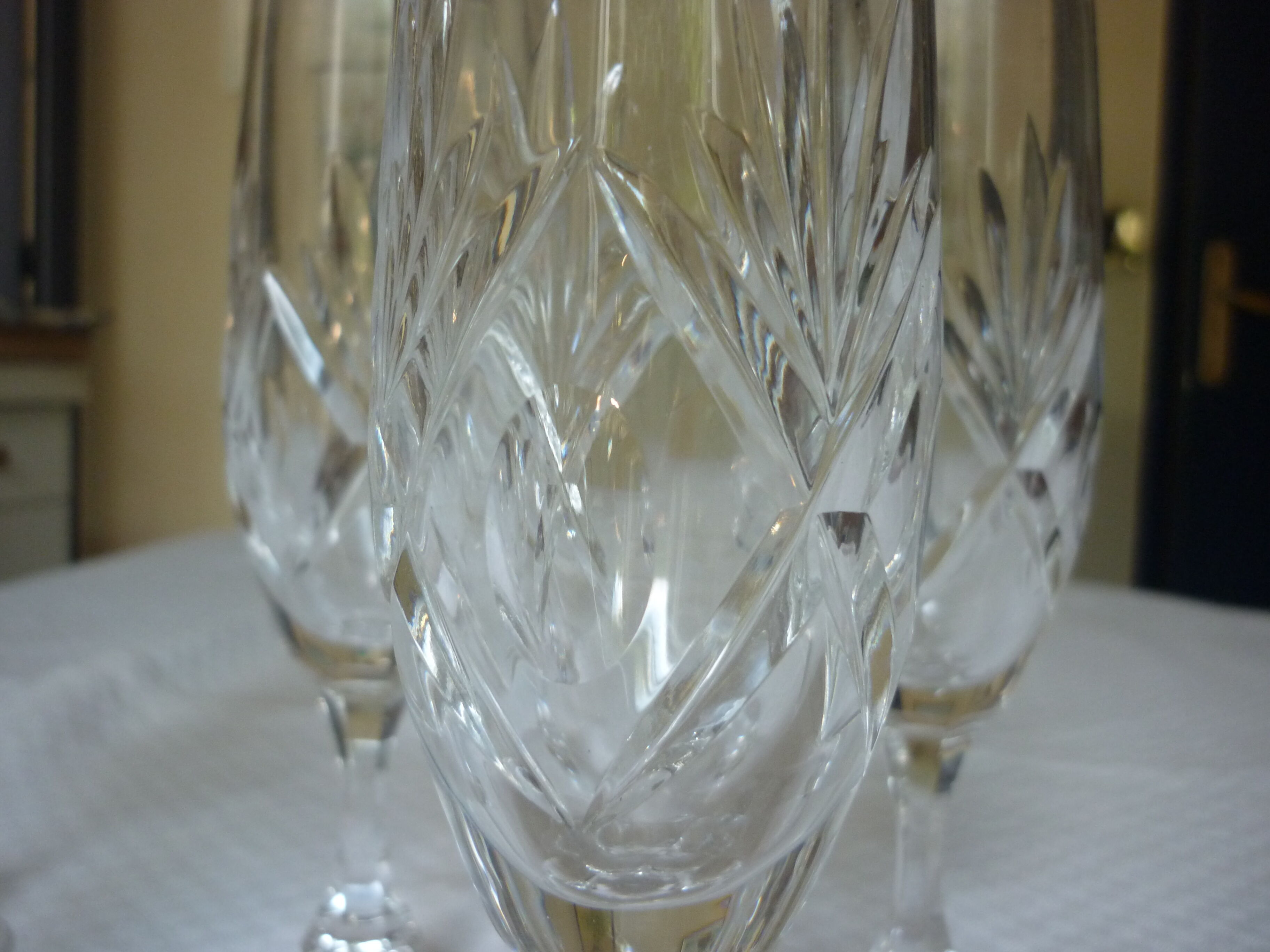 5 flutes with cut crystal champagne