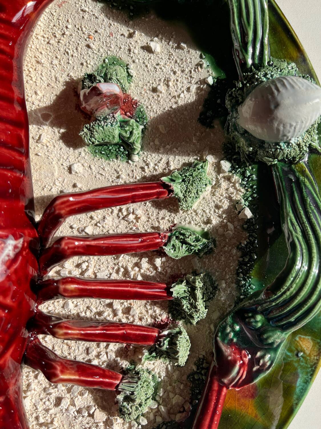 Decorative earthenware dish by J. Caldas da Rainha