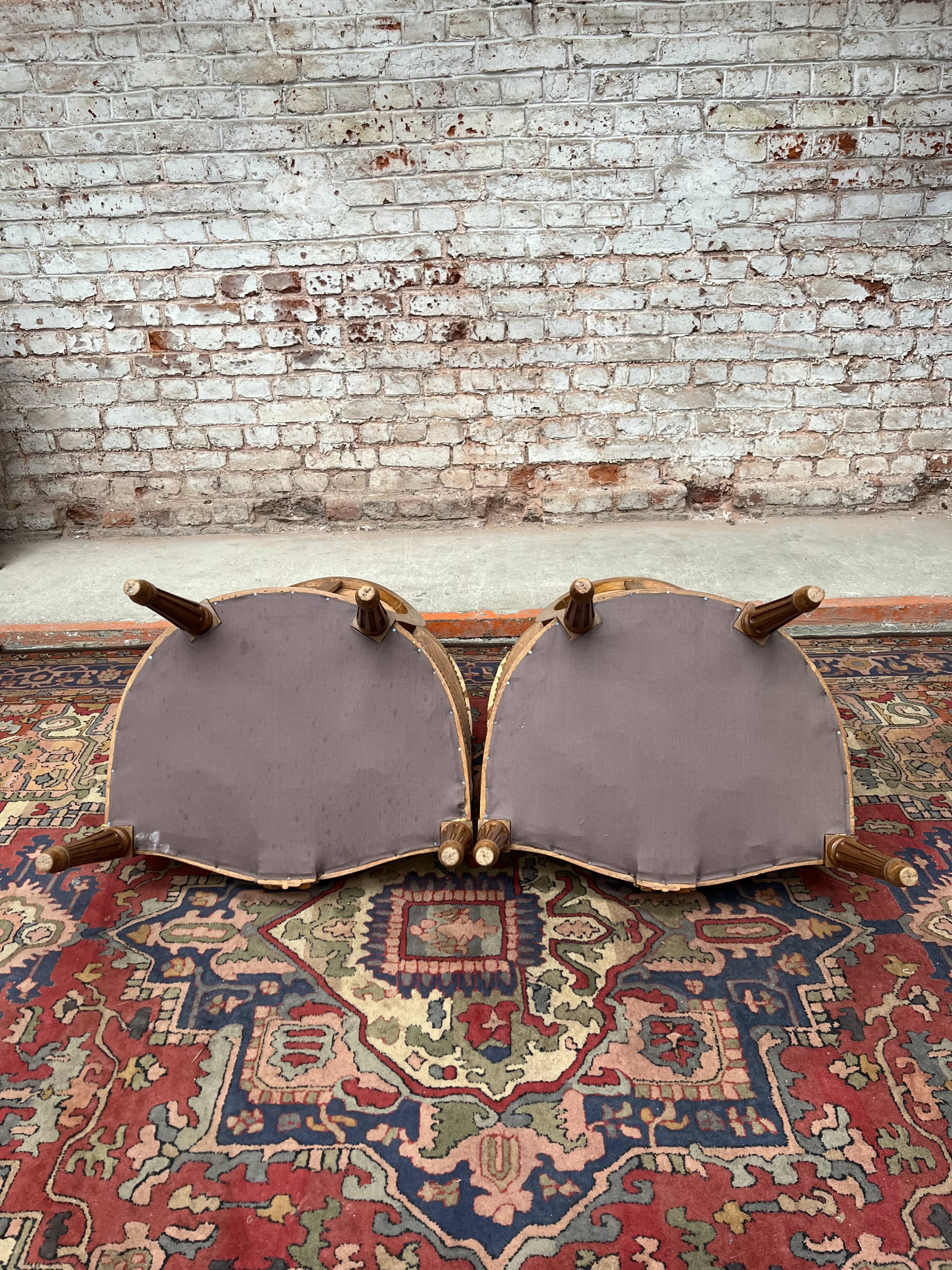 Pair of armchairs medallion in natural wood Louis XVI style