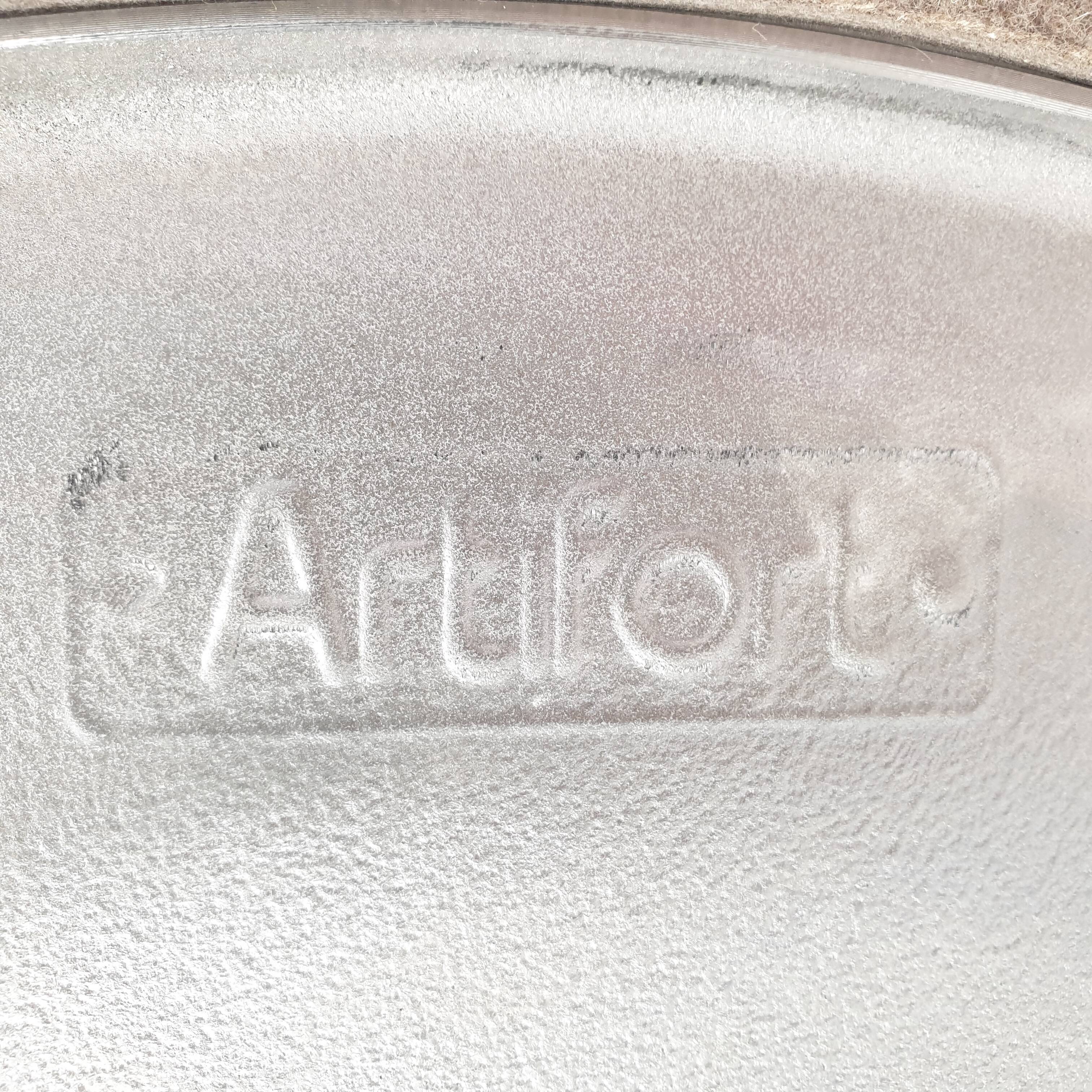Round dining table by Pierre Paulin for Artifort, 1980