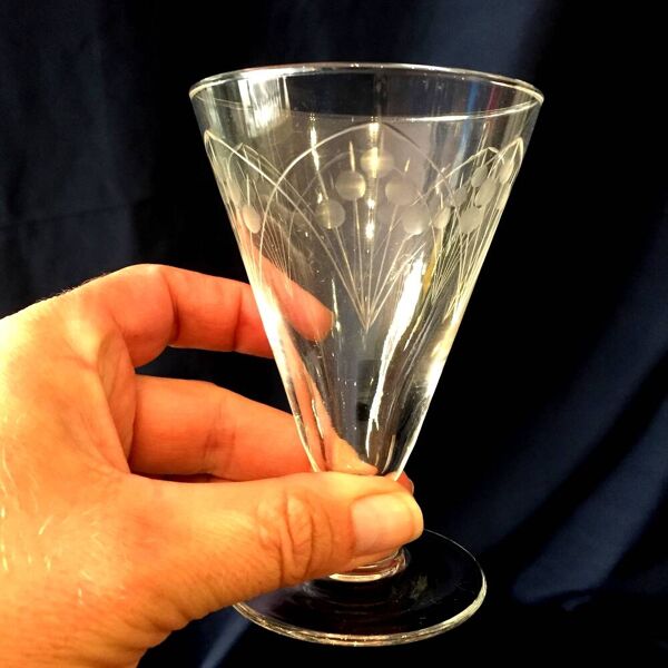 Suite de 7 verres a vin rouge en verre des annees 1930 1940 art de la table