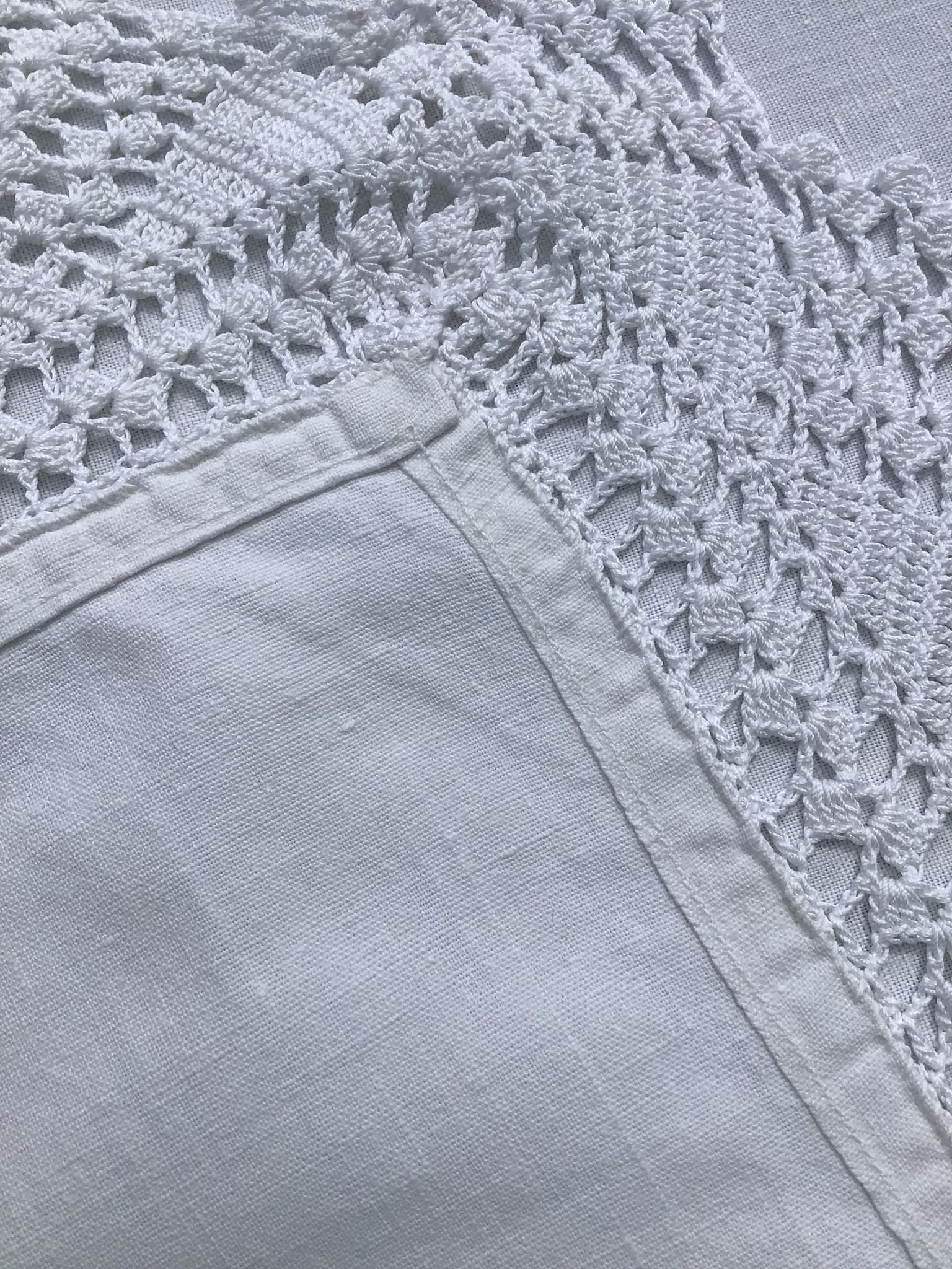 Nappe métis  bord crocheté main 84cm x 91cm