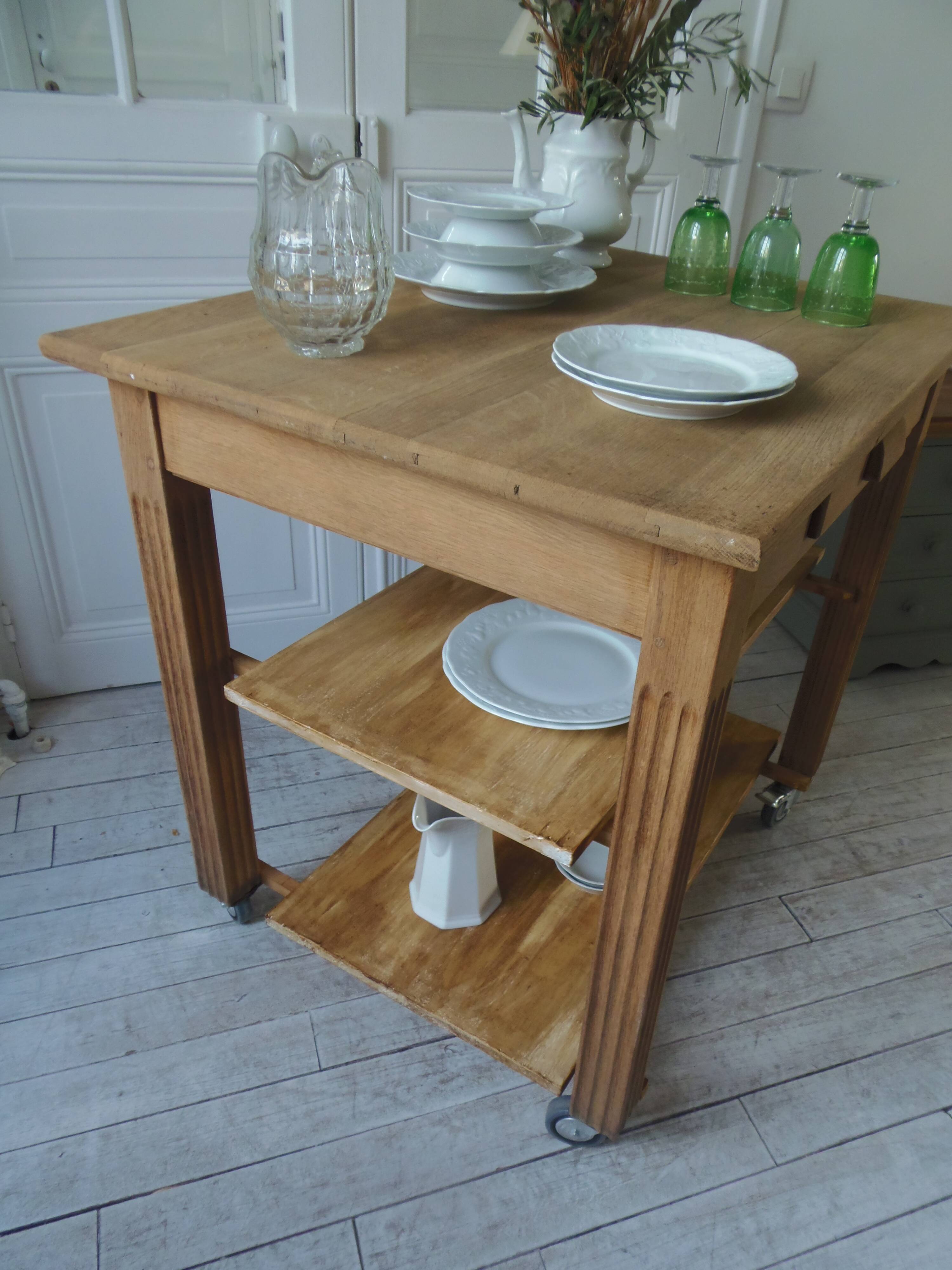 Meuble de métier vintage en chêne sur roulettes.