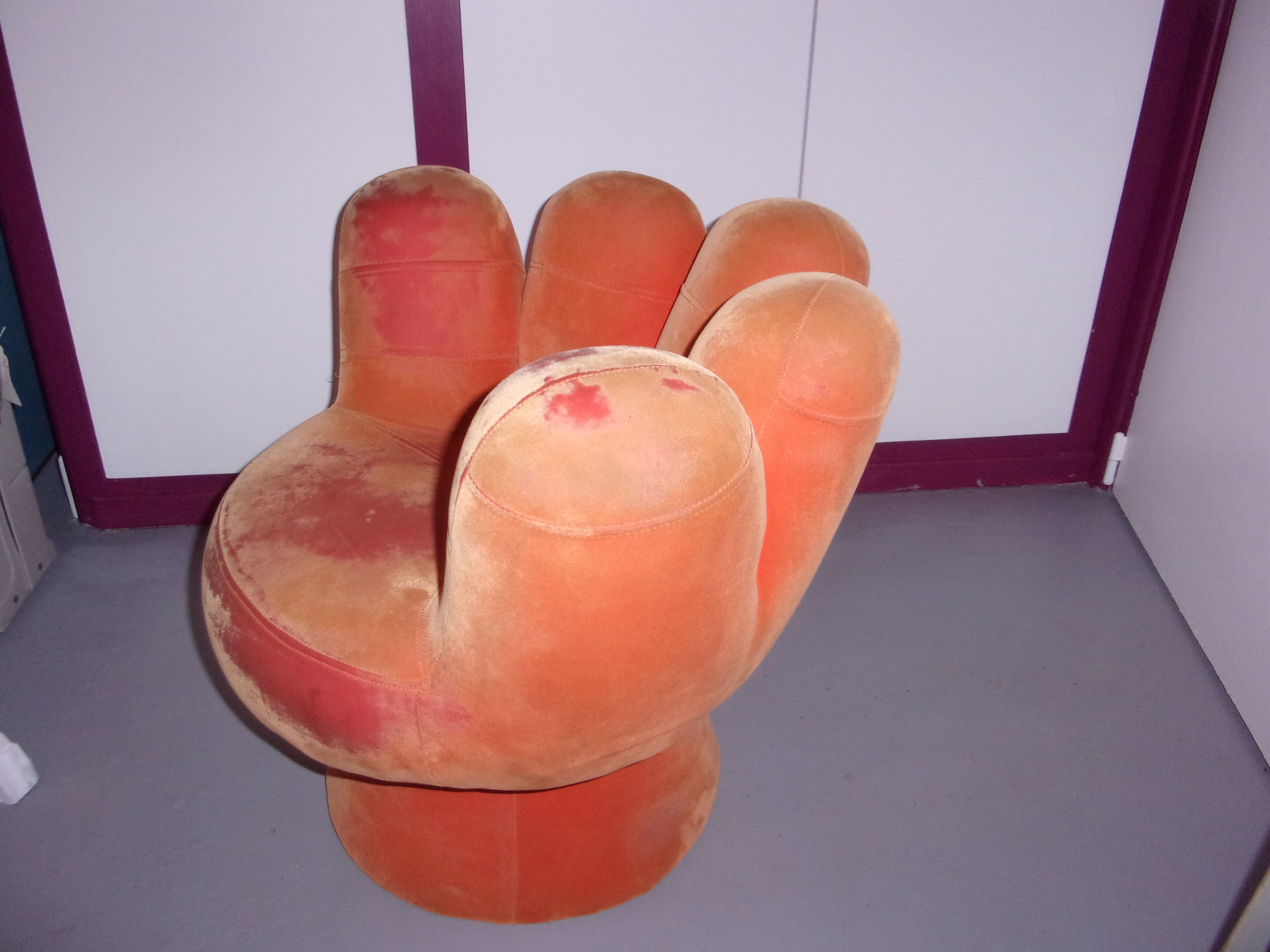 Armchair child vintage hand-shaped