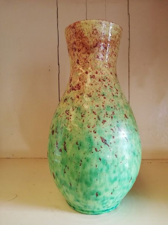 Accolay ceramic vase