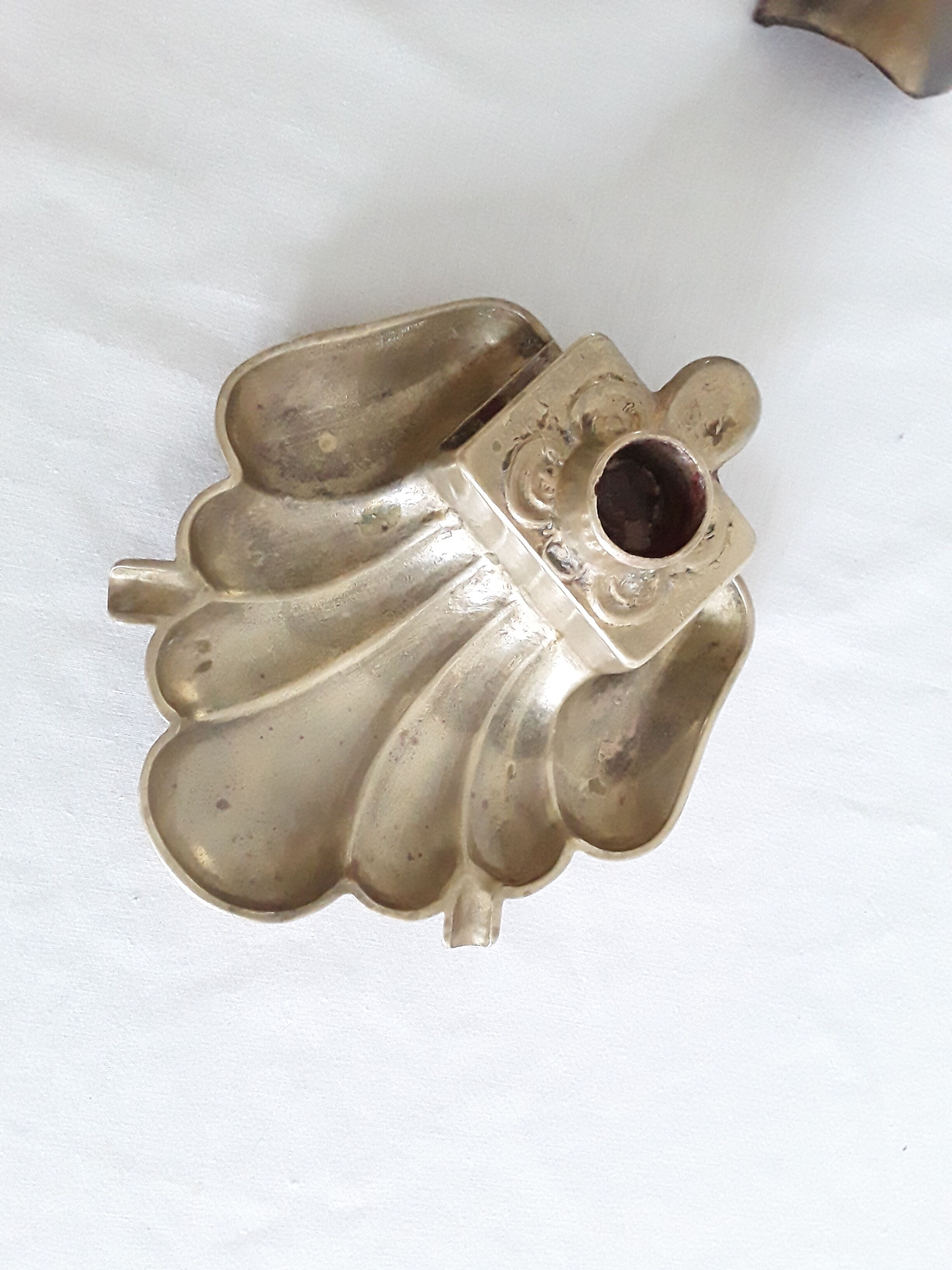 Old shell shape candle holder