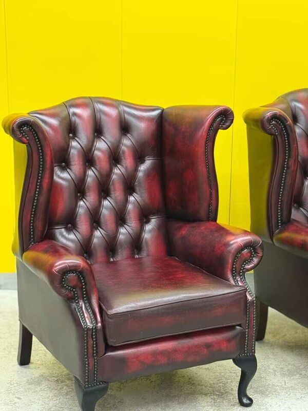 Fauteuil chesterfield en cuir bourgogne avec accoudoirs (Le prix est pour un)