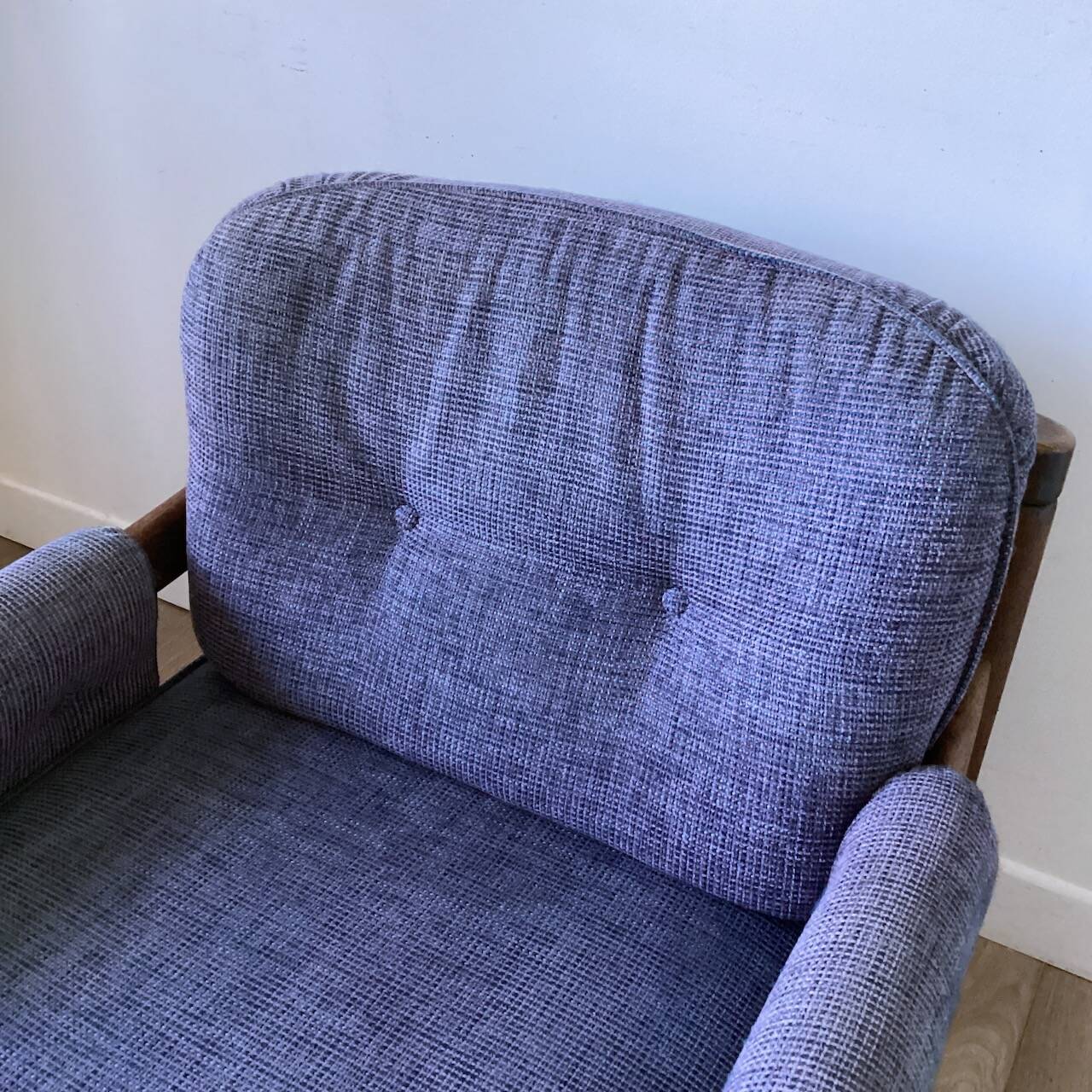Vintage armchair in wood and blue velvet