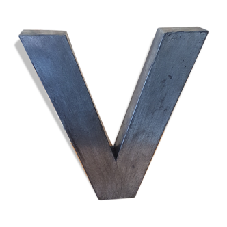 Lettre métal V