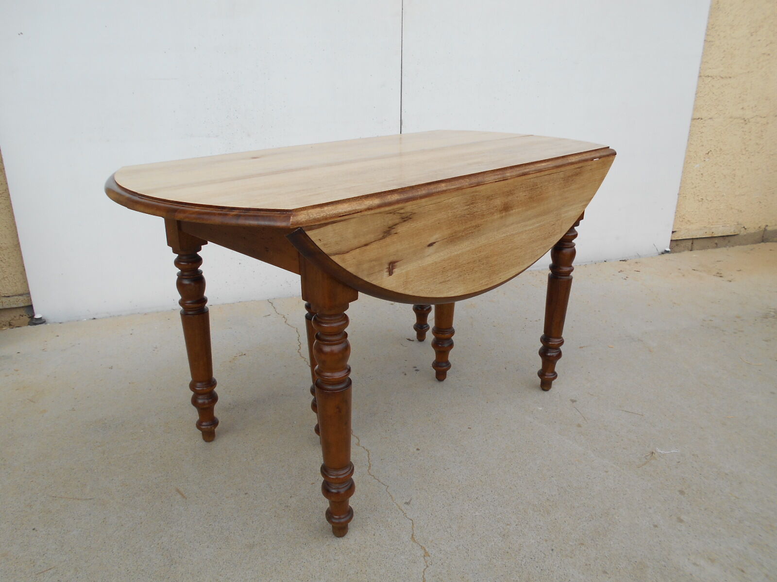 Table 6 legs, solid wood with 4 extensions