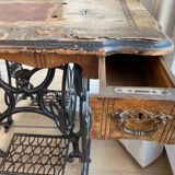 Courthiade period sewing machine