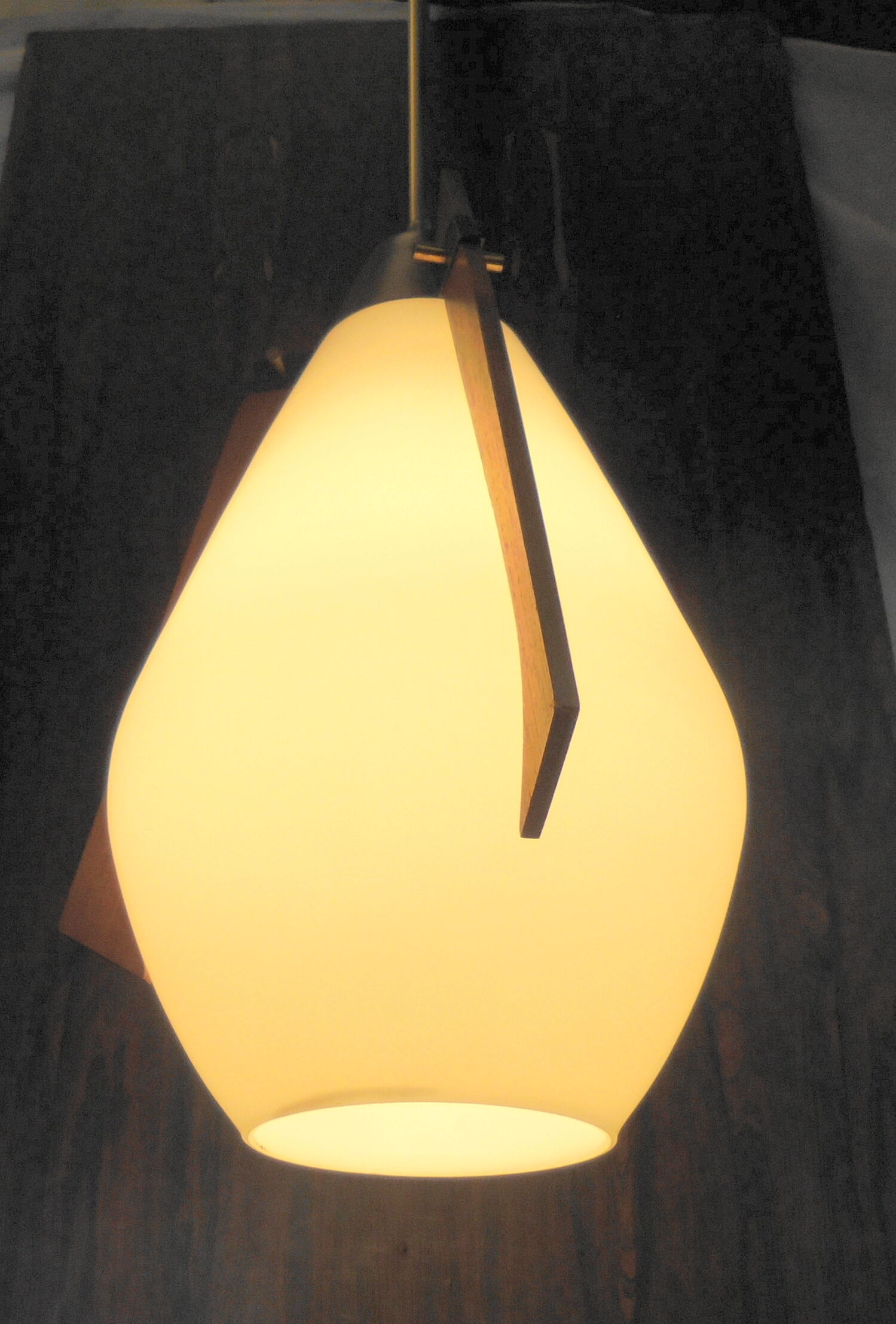Italian hanging lamp in brass opaline and teak from the 70s