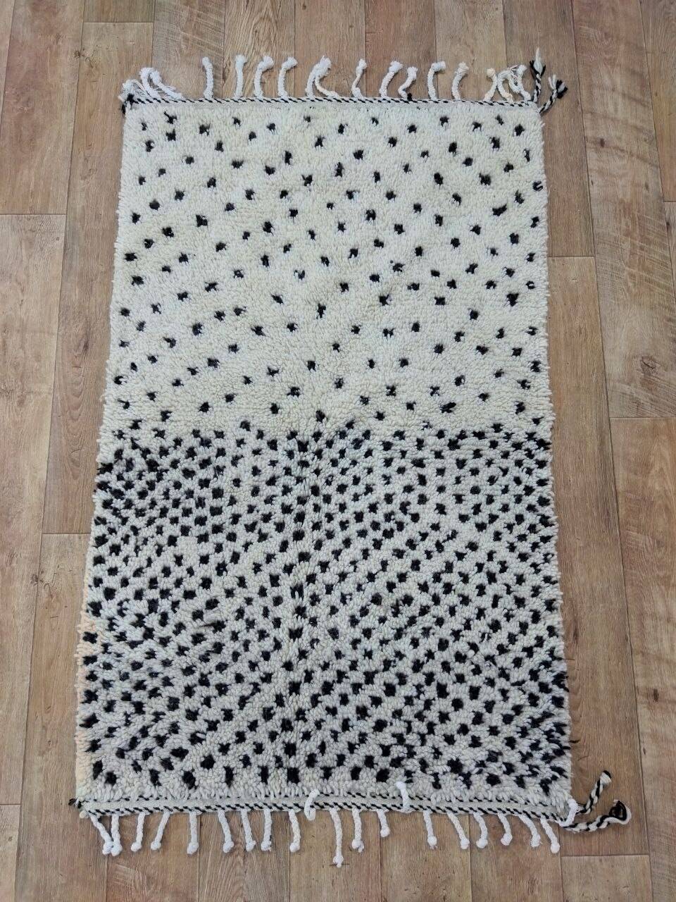 Handcrafted Moroccan Berber Rug 150 X 92 CM