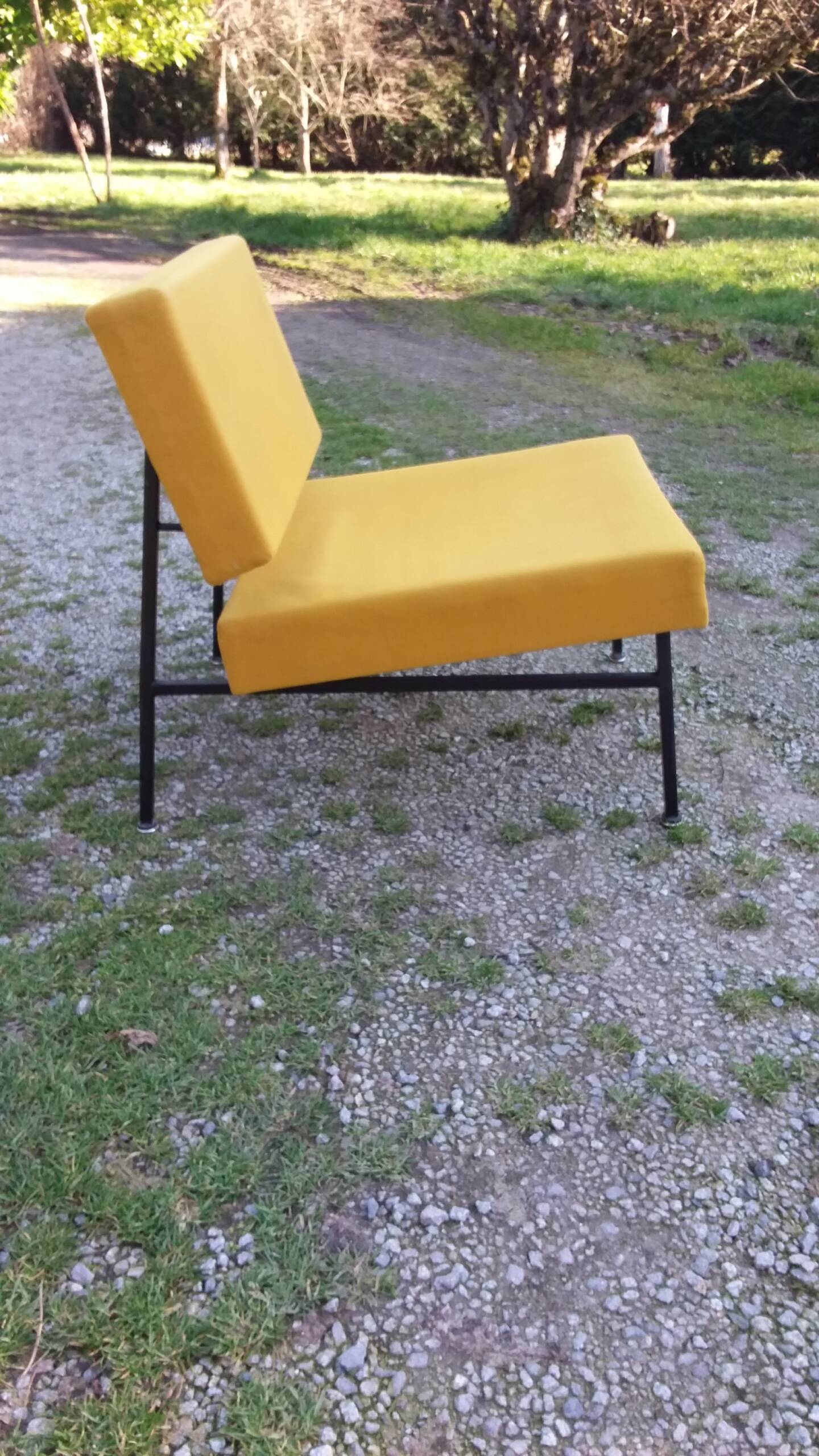 Vintage 50s armchair with black metal base and fabric seats