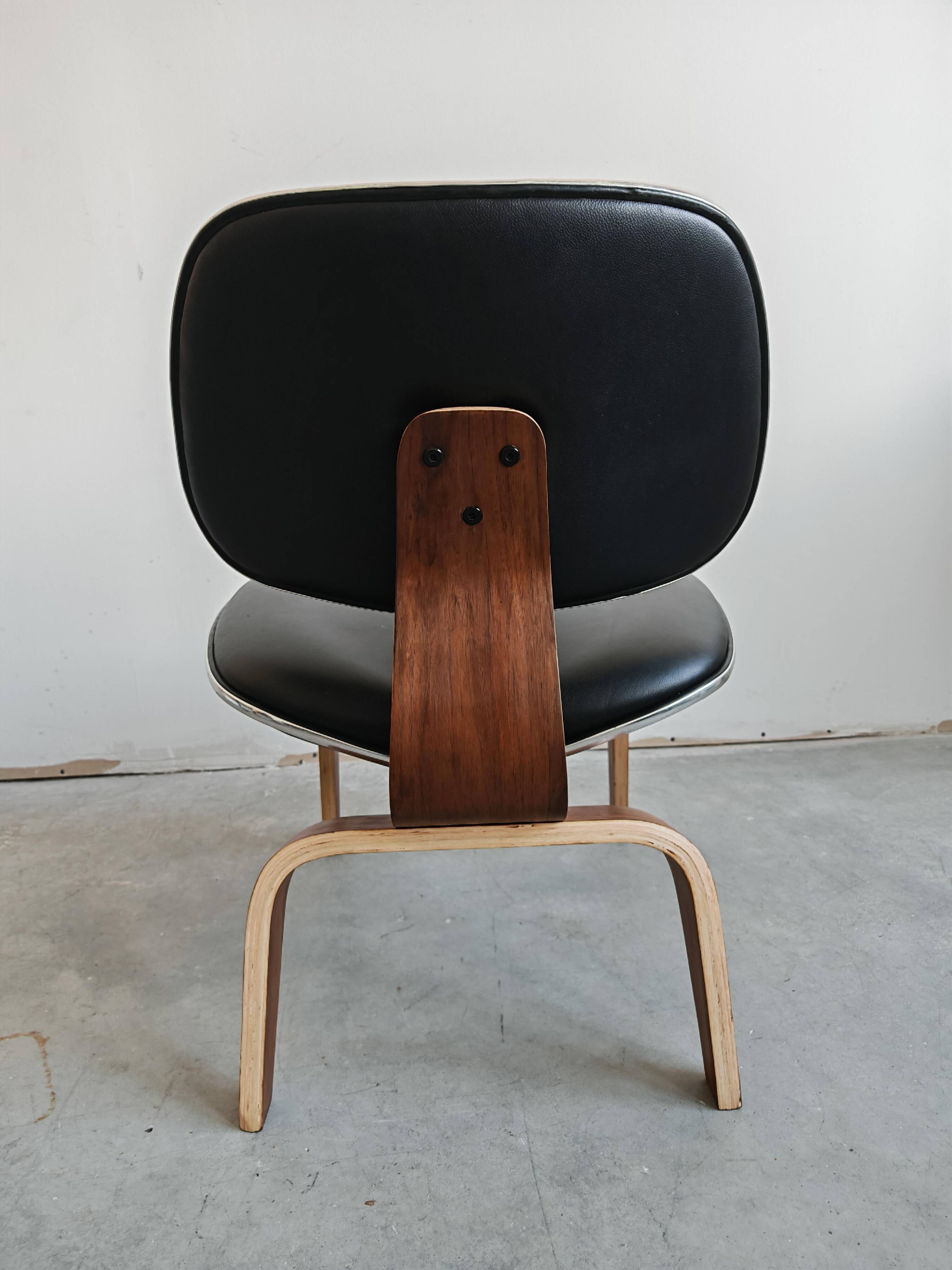Mid Century Modern lounge chair LCW by Charles and Ray Eames