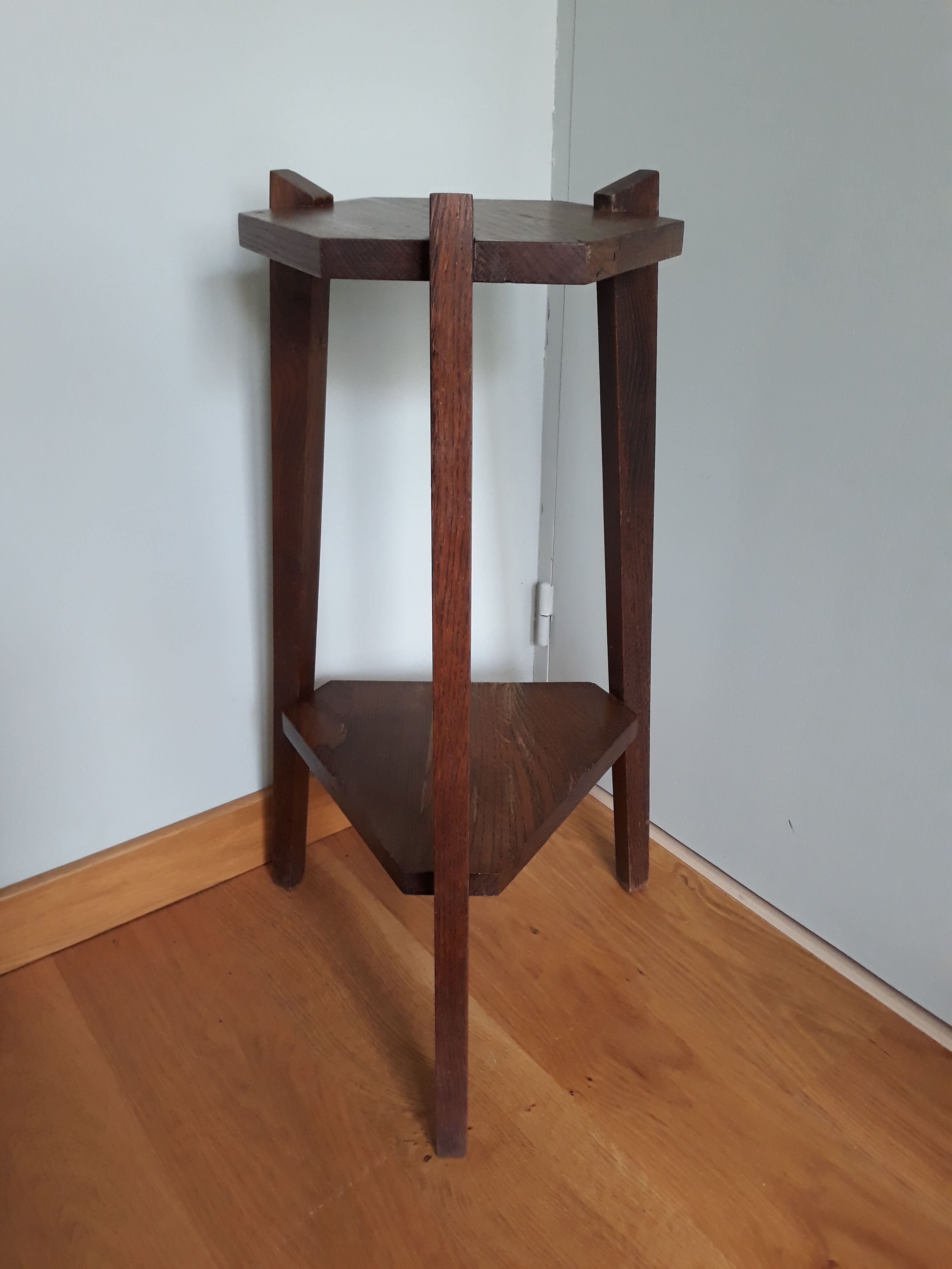 Tripod harness plant holder