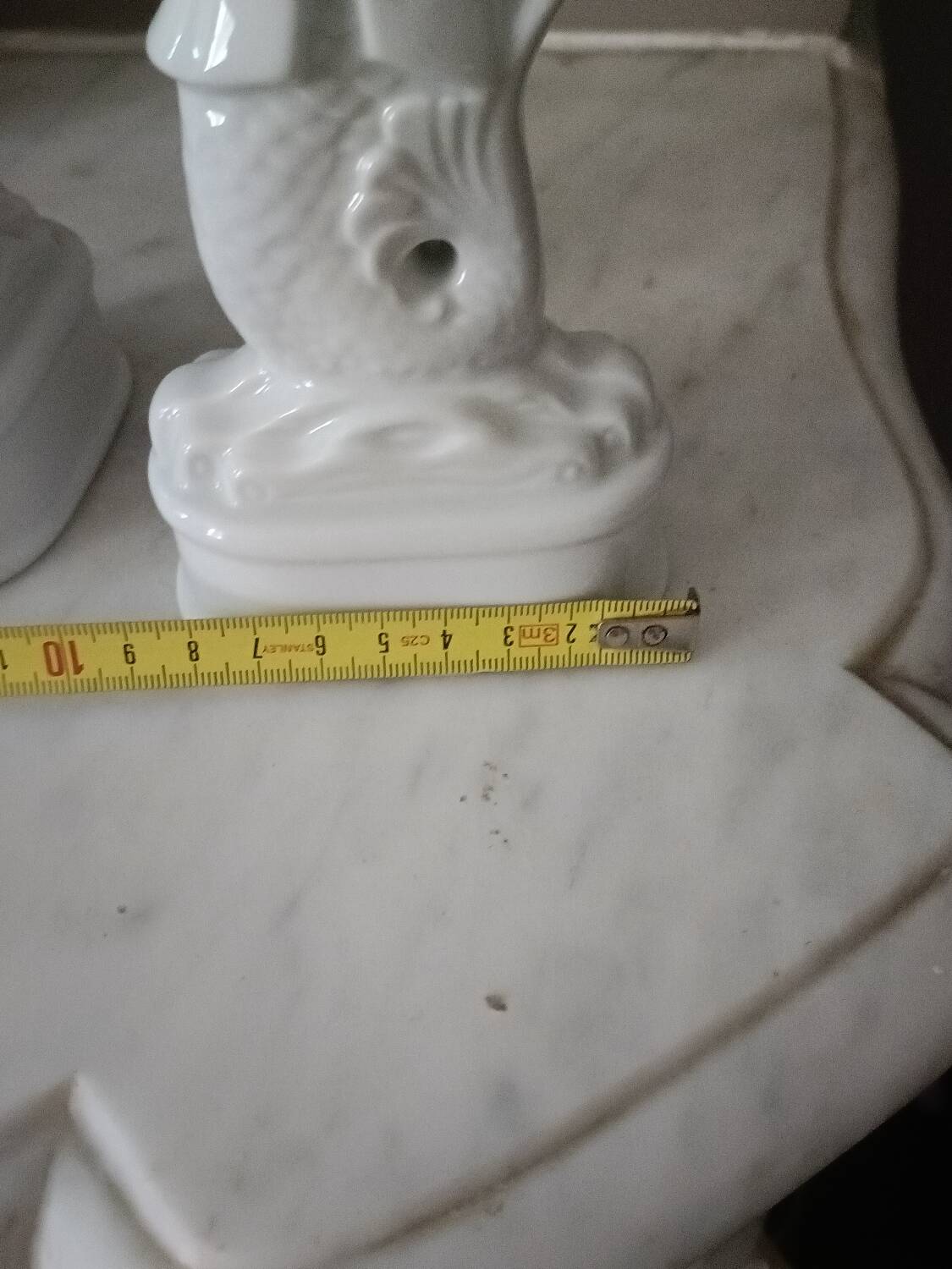 Paire de Merlions en porcelaine blanche française