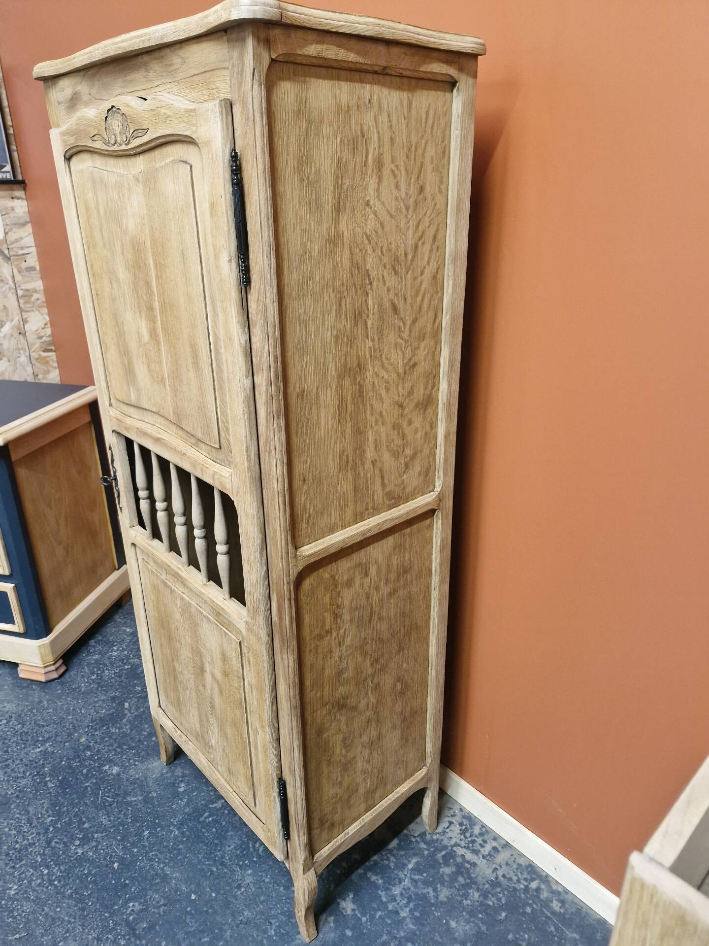 Wooden cabinet Aerogommer