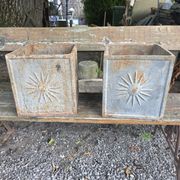 Paire de jardinières en fonte