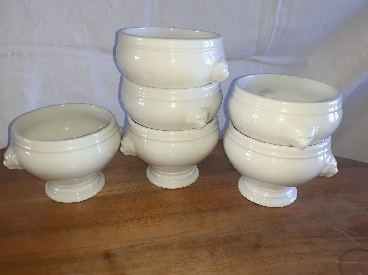 Lion's head soup bowls