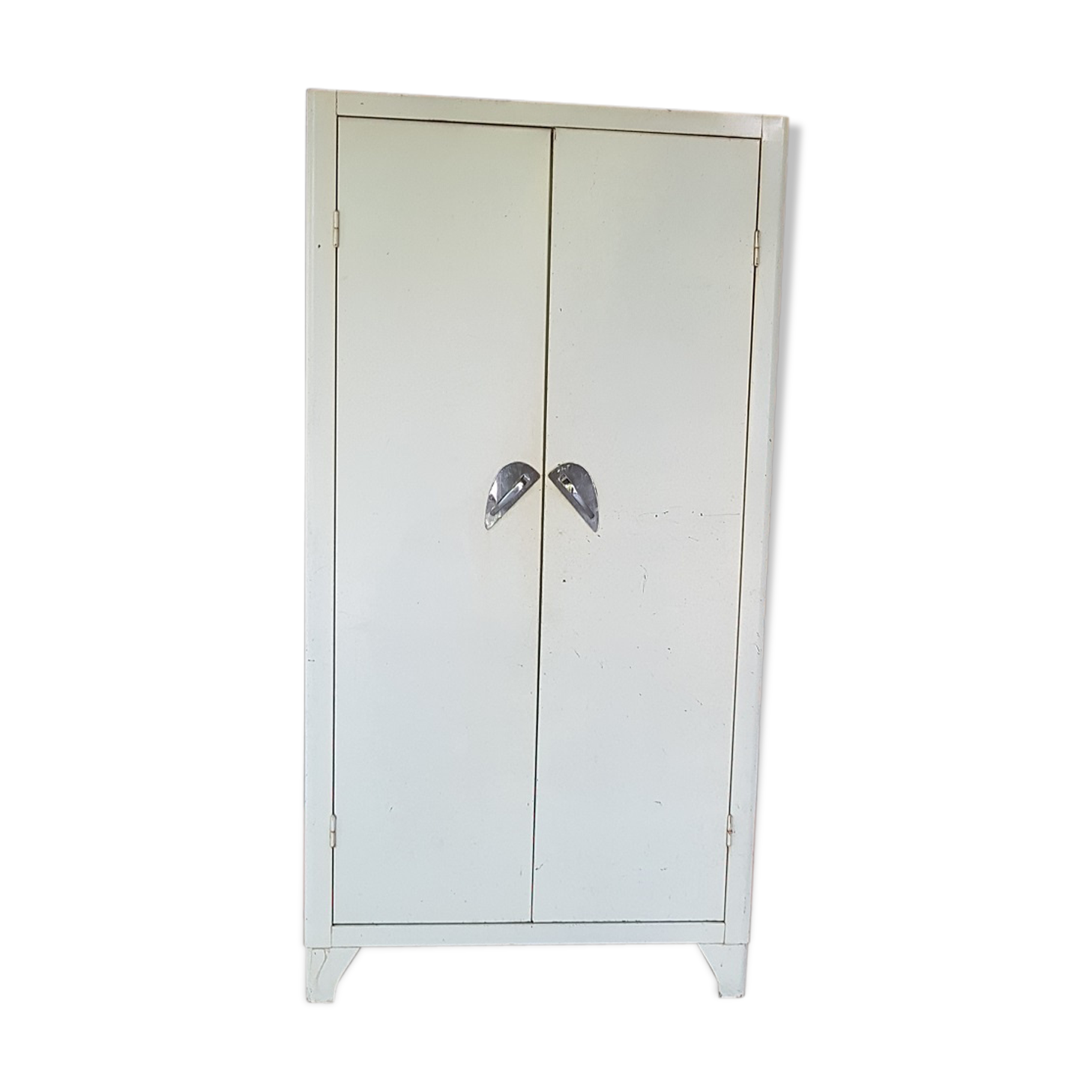 Parisian kitchen cupboard