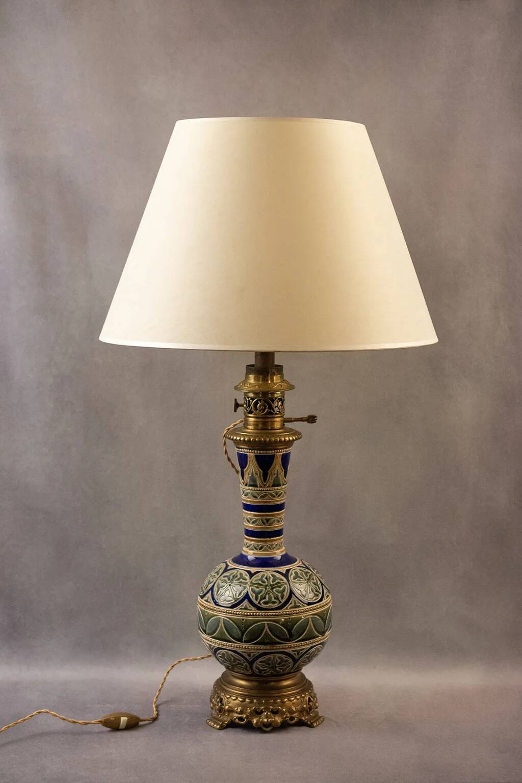 Paire de vases Longwy montés en lampe avec monture en bronze doré, fin XIXe