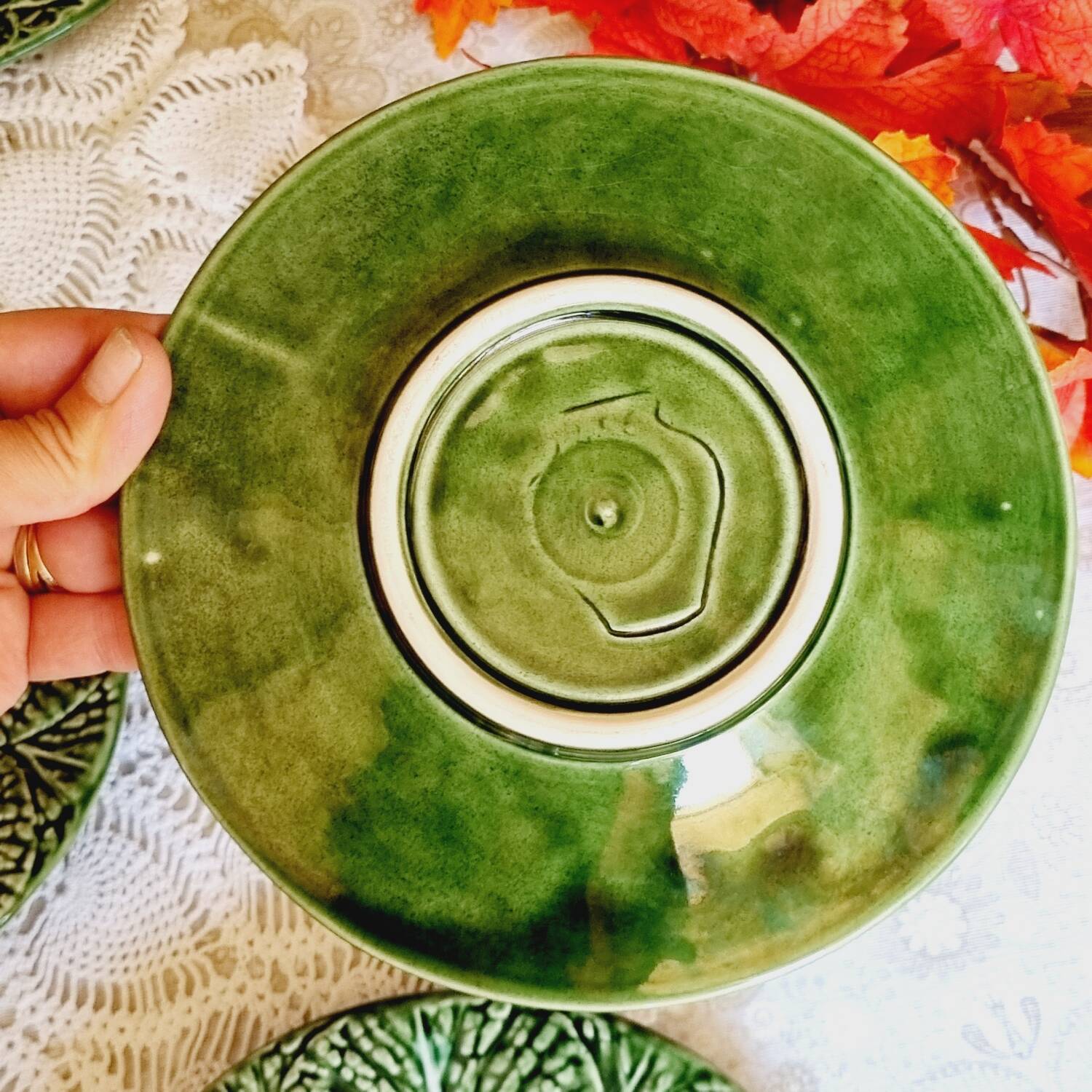 Set of 6 small cabbage barbotine plates