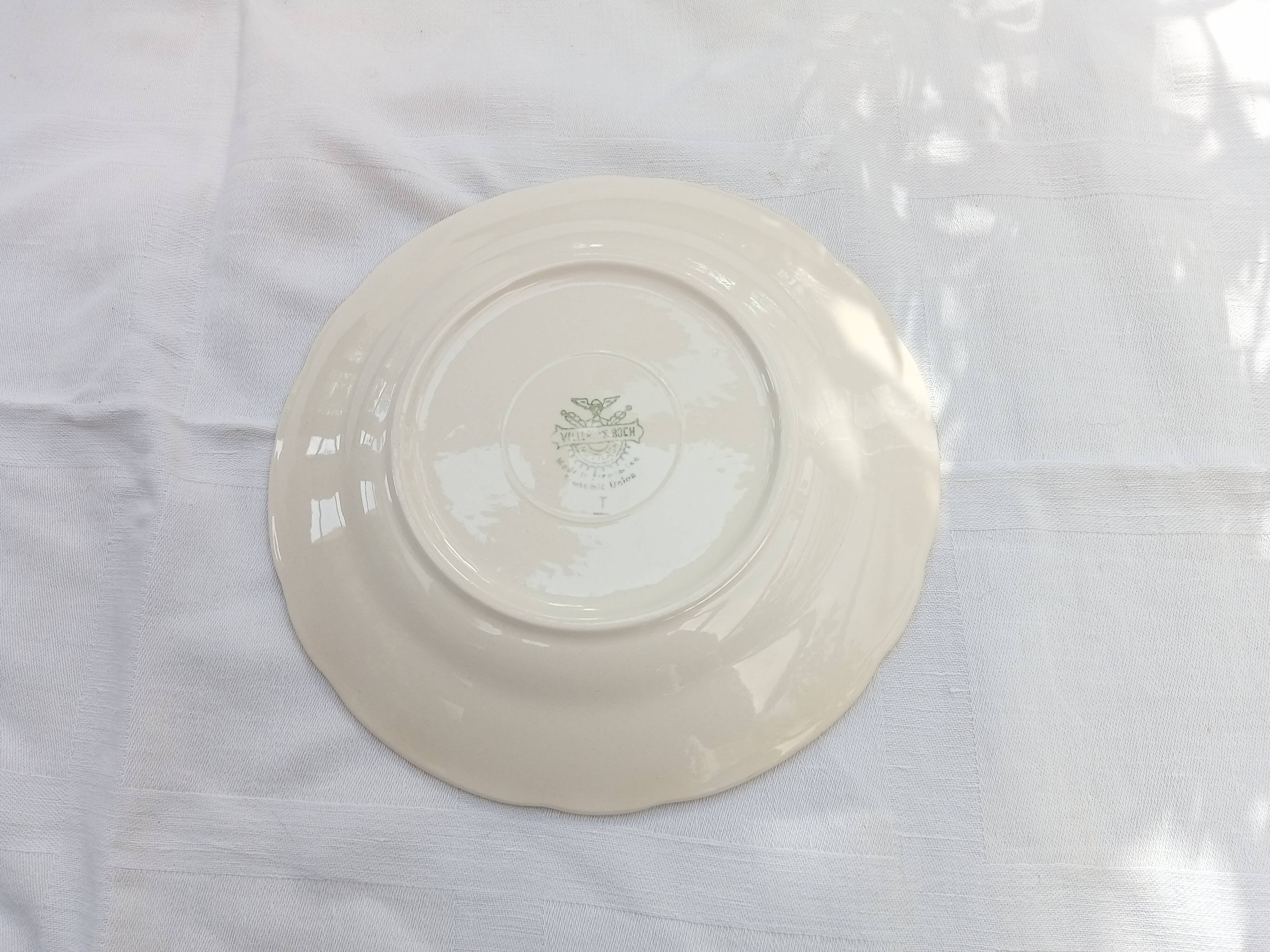 Set of 12 Villeroy & Boch dessert and dish plates