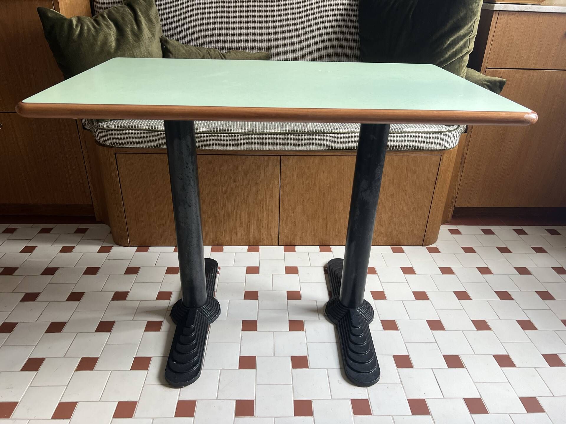Table de bistrot pieds art deco et Formica
