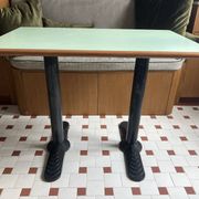 Table de bistrot pieds art deco et Formica