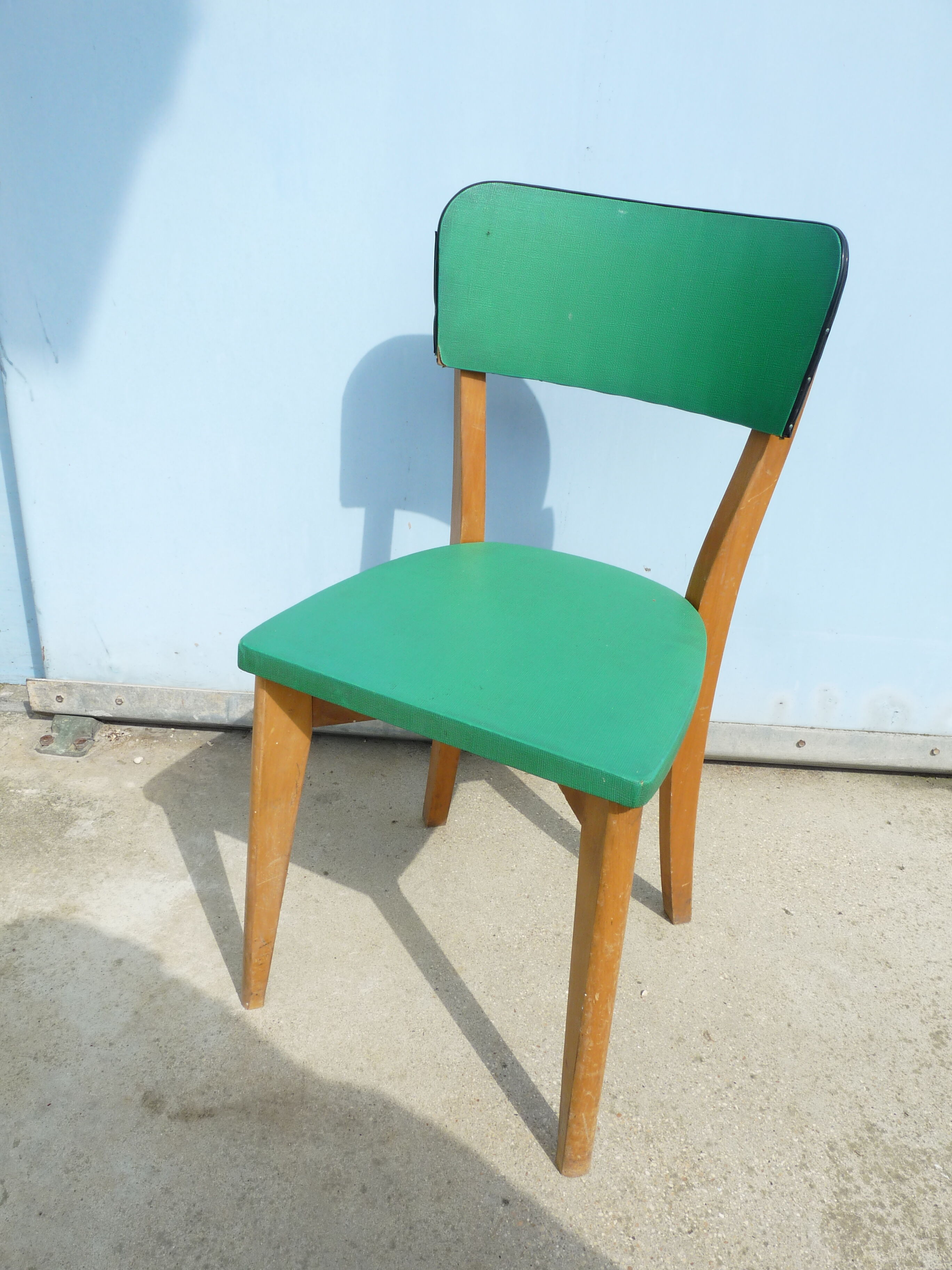 Chair vintage in green leatherette