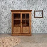 Chic display cabinet in pine (renovated)