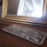 Chiseled glass cake dish