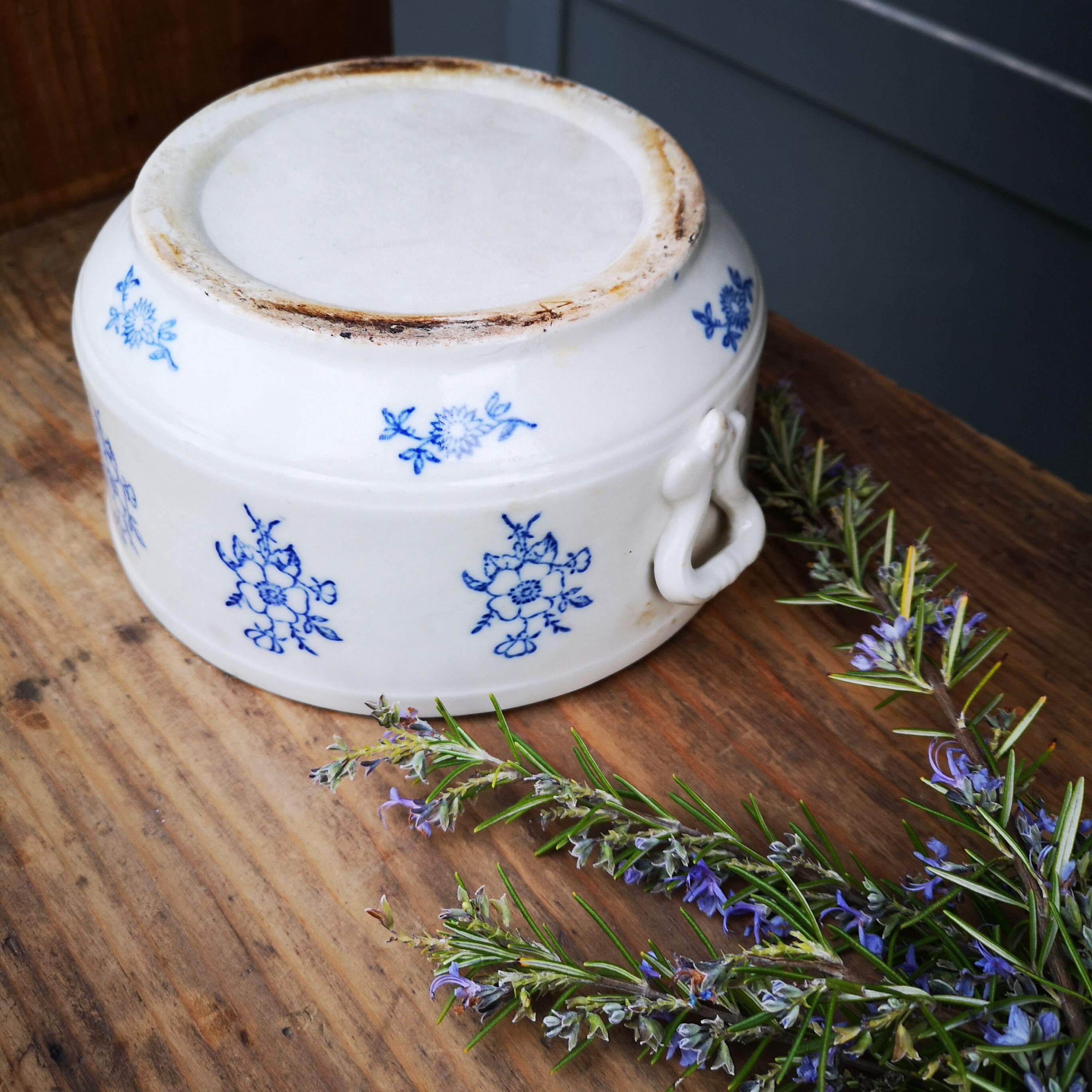 Ancuen flat in earthenware