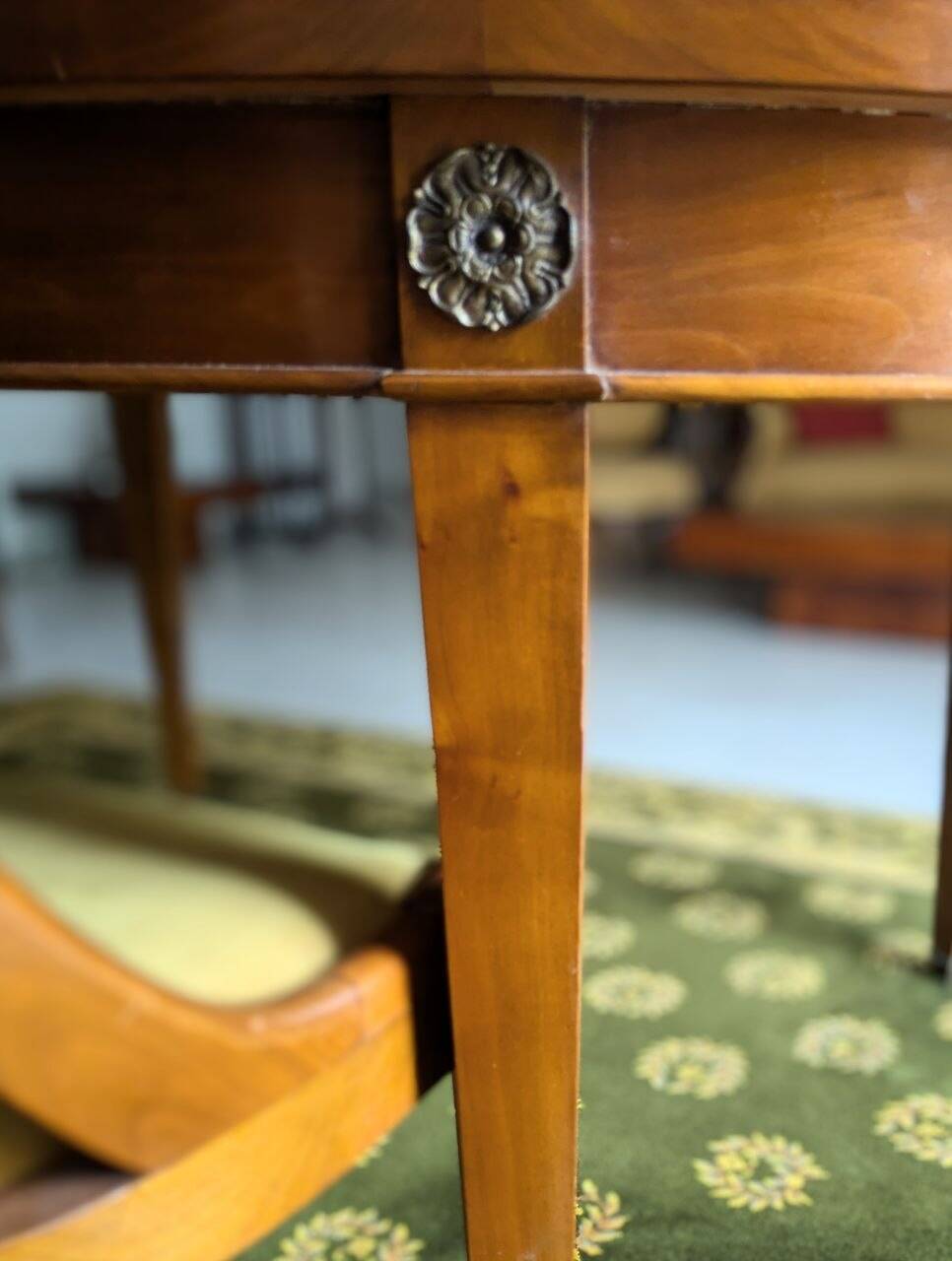 Oval dining table